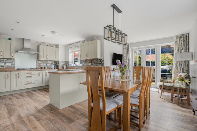 17 Exeter Drive, Bicester, Oxfordshire photo 4