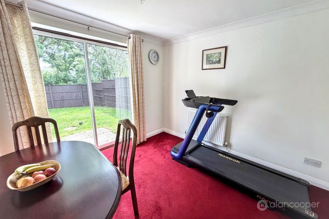 16 Abbotsbury Way, Nuneaton, Warwickshire photo 4
