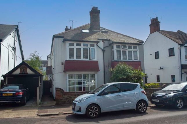 Flat for sale in Maple Avenue, Leigh-On-Sea