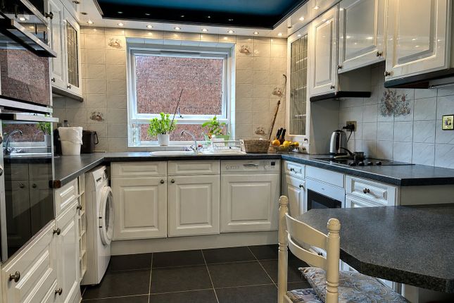 7 Greenacres, Hendon Lane, London photo 2