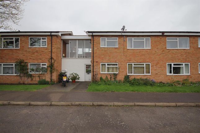 Thumbnail Flat to rent in Woottens Close, Comberton, Cambridge