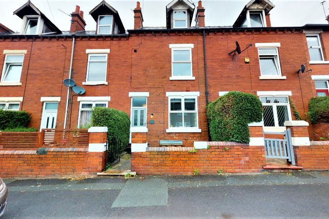 Room to rent in Clifton Place, Wakefield