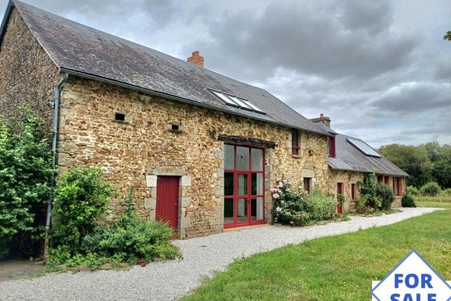 Farmhouse for sale in Gesvres, Pays-De-La-Loire, 53370, France