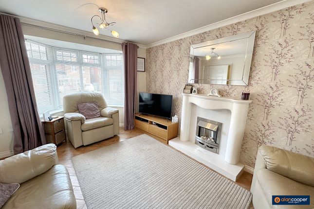 30, Haselbury Corner, Nuneaton photo 3