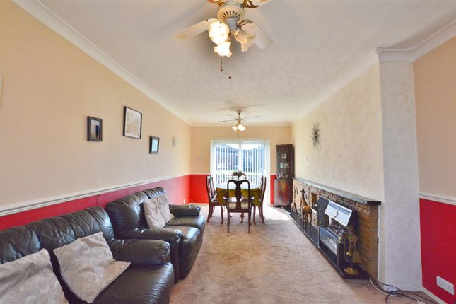 61A, Goodwin Road, Slough photo 5