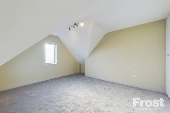 11 Headline House,, Chaucer Road, Middlesex photo 4