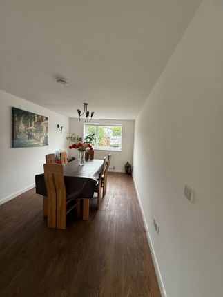 143, Room 6, Coventry photo 2