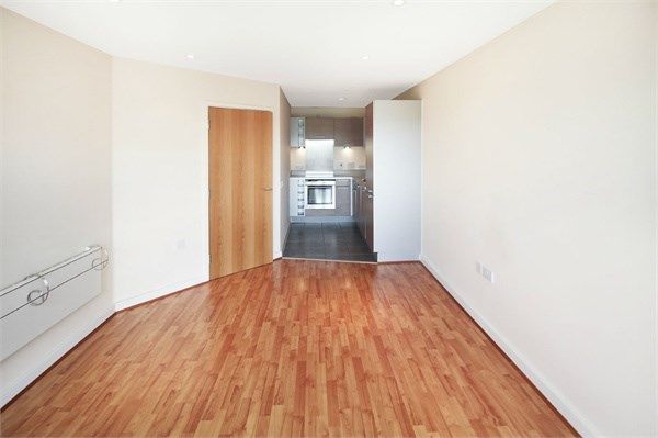 Flat to rent in Aqua House, Agate Close, Acton