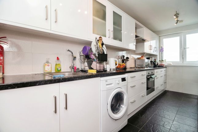 Flat for sale in Victoria Road, Brentwood