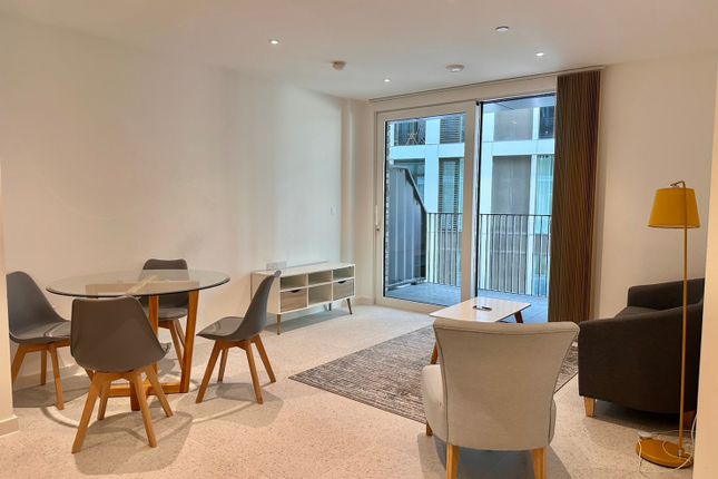Cendal Crescent, London photo 2