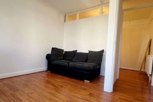 126, St Edmunds Road, London photo 3
