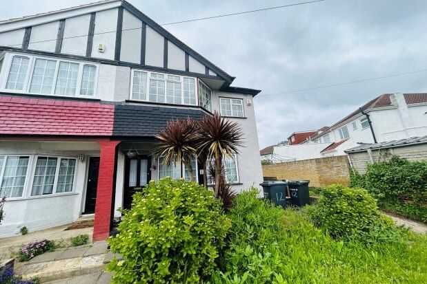 Thumbnail Room to rent in Marina Drive, Gravesend
