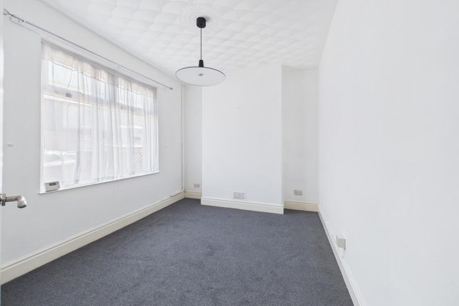 13, Robert Street, Pontyclun photo 3