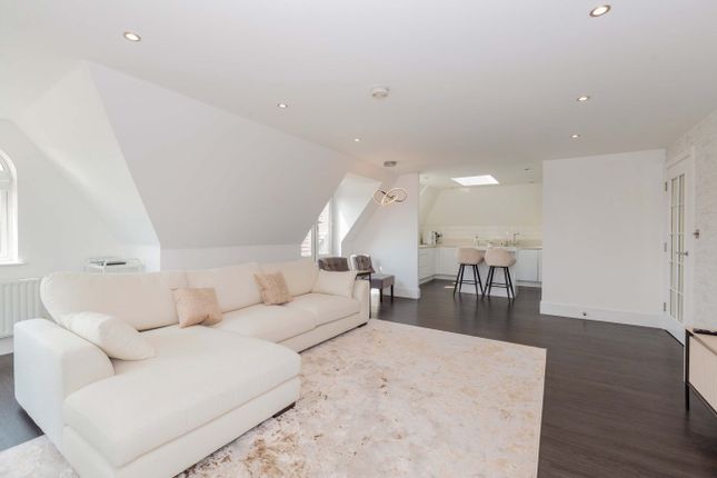 5, Saxon Court, High Street, Iver photo 3