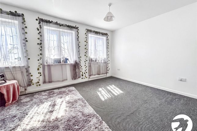 13B,, Carlton Parade, Orpington photo 3