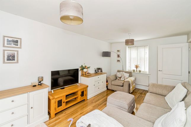 9, Moore Close, Romsey photo 4