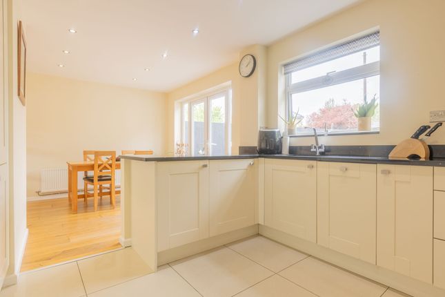 21 The Orchard, Newport photo 2