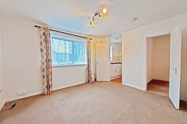 53, Makepeace Road, Northolt photo 2