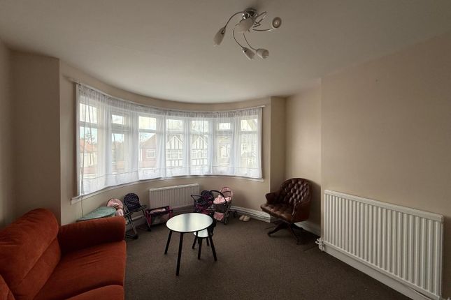9, Regal Way, Harrow photo 3