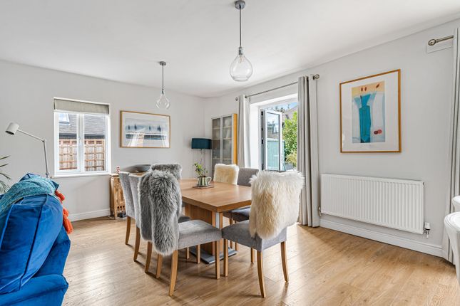 Oakdene,, Farnham Road, Farnham photo 4
