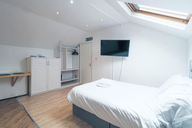 Flat 2, 8, Buckley Road, Kilburn photo 3