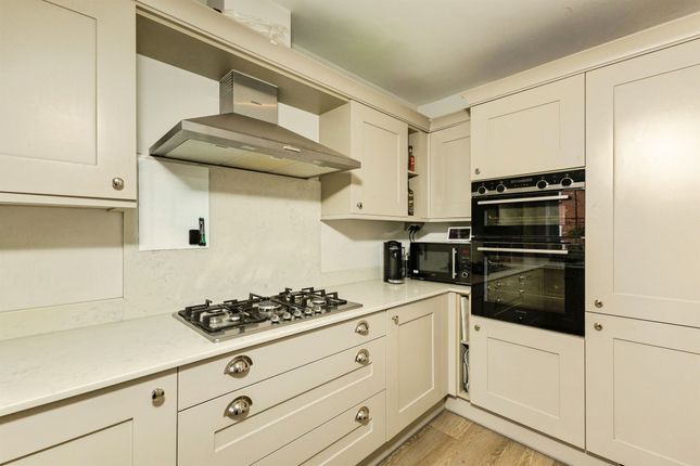 4, Lance Way, Reading photo 4