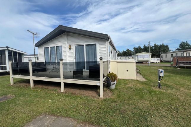 2-bed caravan on 8 Lapwing, California Cliffs, Scratby, £35,000