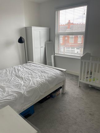 209 DEAKINS ROAD photo 5