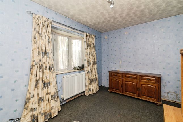 77, Hawthorn Avenue, Lowestoft photo 3