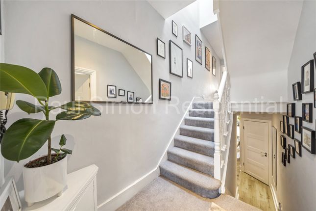 Flat for sale in Umfreville Road, Harringay, London