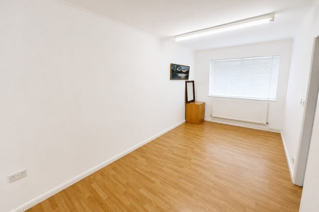 42, Colebrook Way, London photo 2