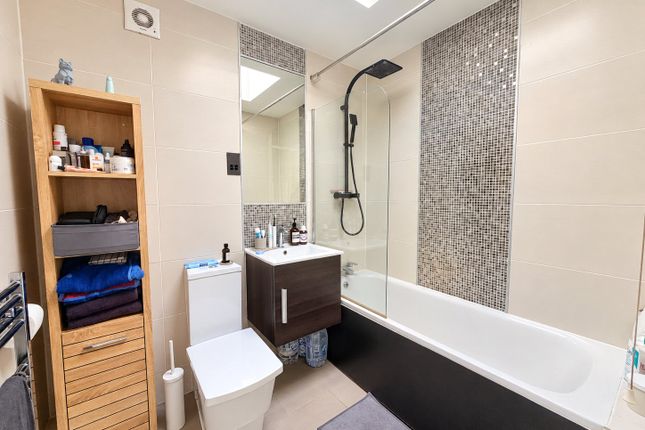 7, Foxberry Court, London photo 3