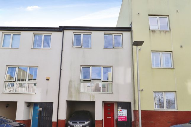 4-bed house on 24, Gibson Way, Penarth, £370,000