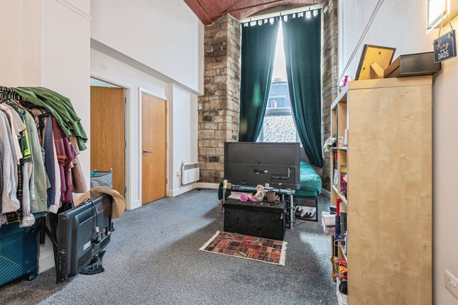 Apartment 6, Savile Court, Savile Street, HUDDERSFIELD photo 4