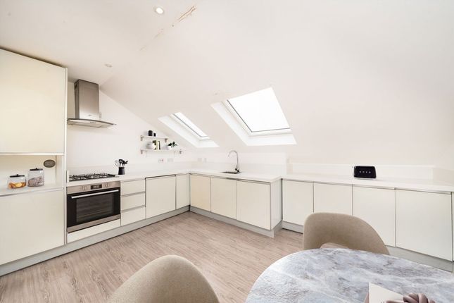 Flat 3, 29, Dafforne Road, London photo 3