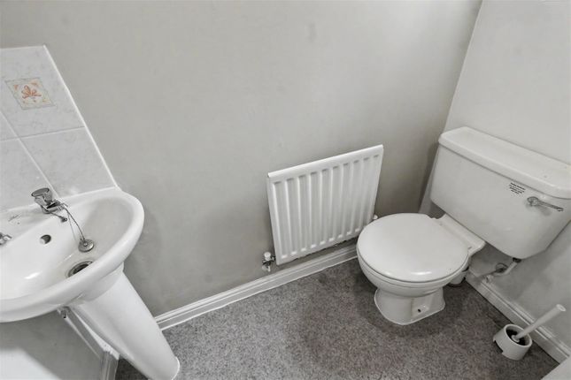 8, Hook Close, Nottingham photo 4
