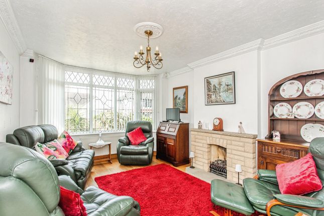 12, Somerton Avenue, Essex photo 3