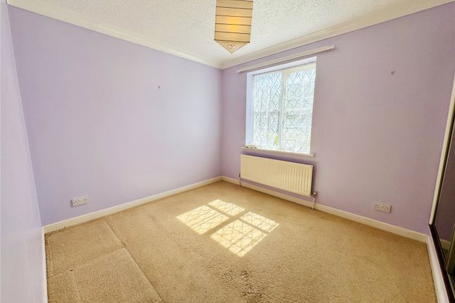 19, Sian Close, Fleet photo 3