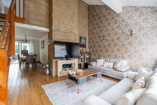 164 Yarmouth Road, Lowestoft photo 3