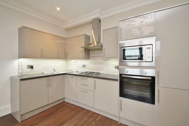 Flat to rent in High Road, Woodford Green