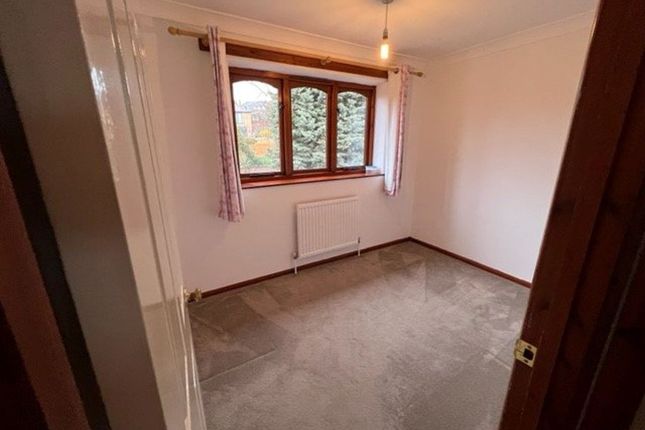 Flat to rent in Vickers Close, Rothwell, Kettering