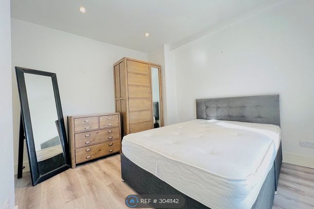 Flat, A Sidney Road, London photo 5