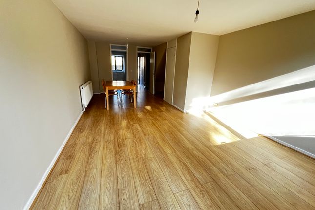 10, Kennet Close, London photo 4