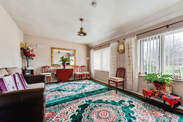 2, Moredon Park, Swindon photo 4