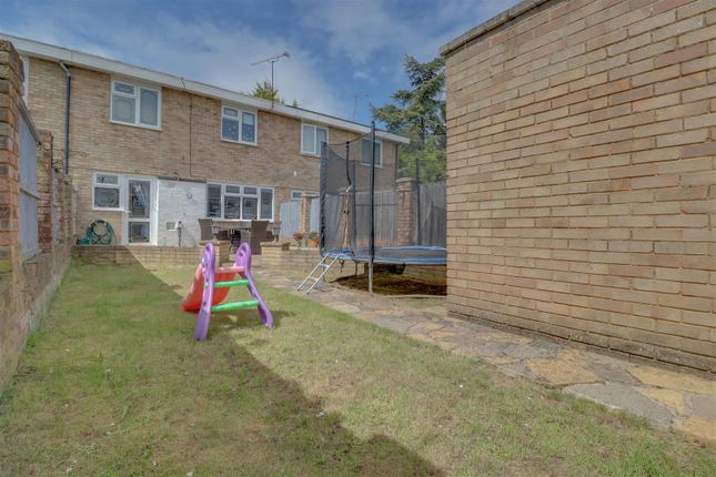 Terraced house for sale in Barrie Pavement, Wickford