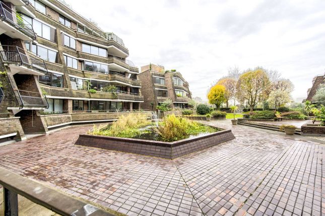 Flat for sale in Alder Lodge, Fulham, London