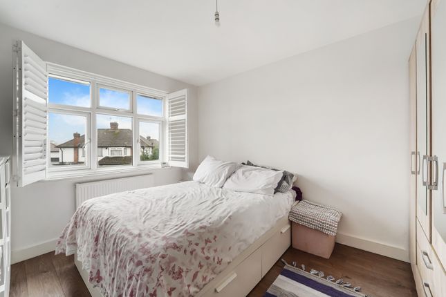 106A,, Tudor Drive, Morden photo 4