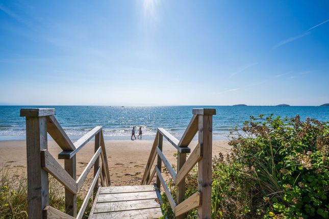 D28 The Warren, Pwllheli photo 2
