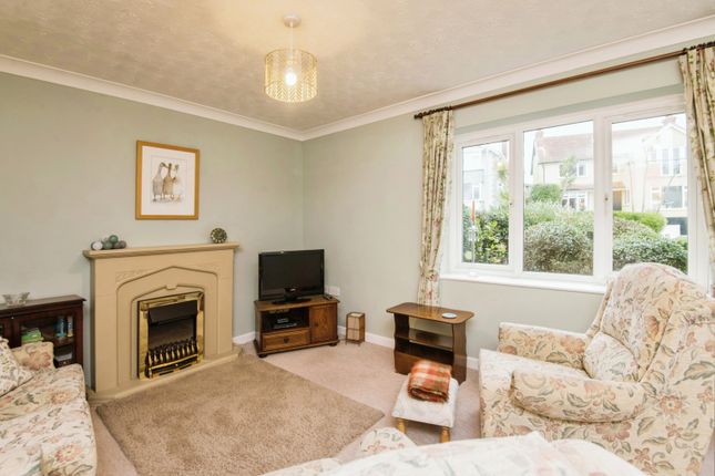 21, Cloverdale Court, Lyme Regis photo 2