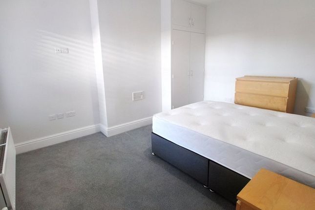 Thumbnail Shared accommodation to rent in Clift House Road, Bristol